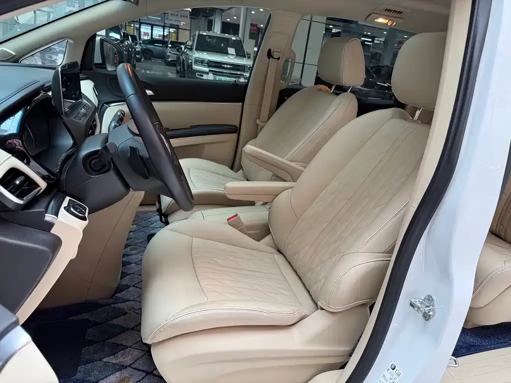 Buick GL8 2023 из CN, фото 8
