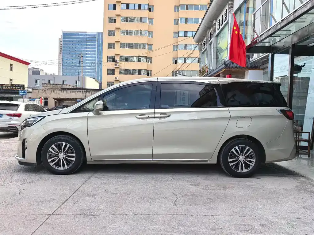 Buick GL8 2023 из CN, фото 3