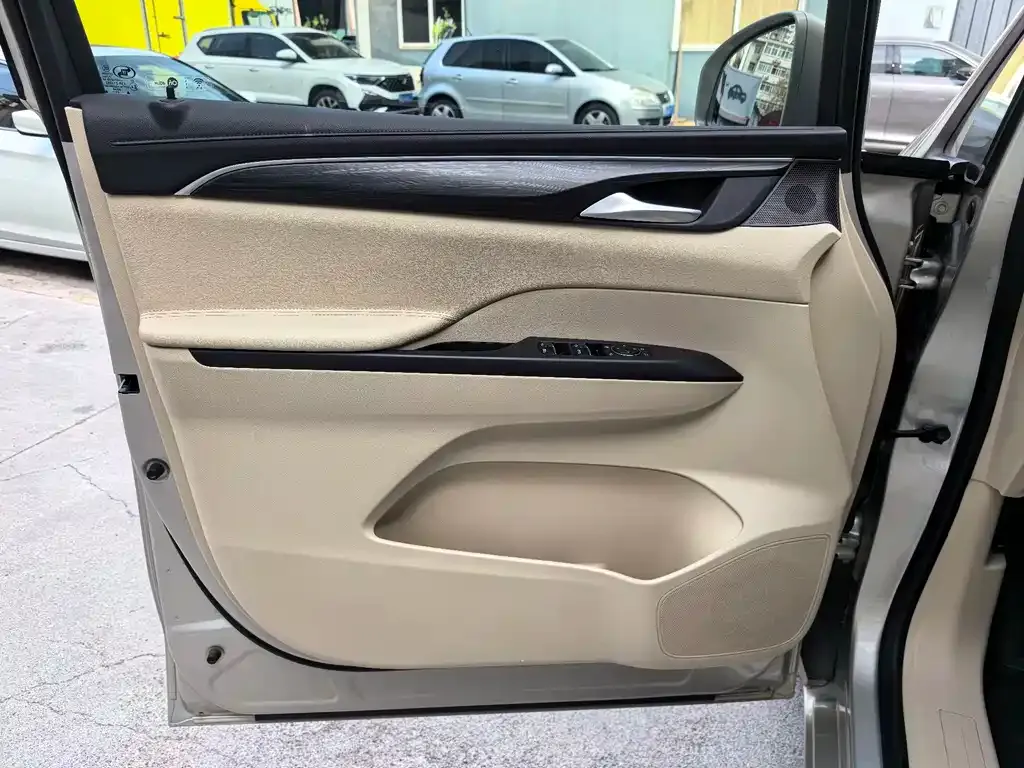 Buick GL8 2023 из CN, фото 9