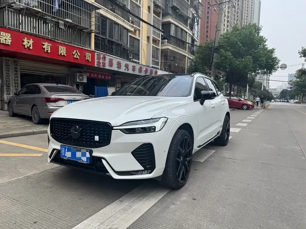 Volvo XC60 2022 из CN, фото 1