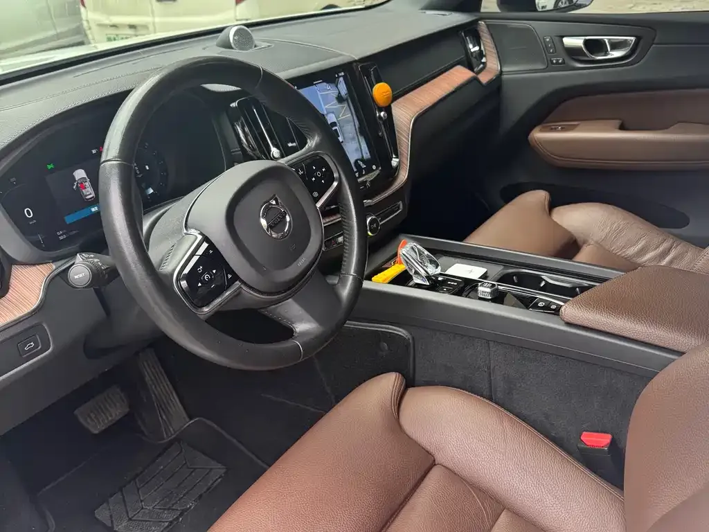 Volvo XC60 2022 из CN, фото 3