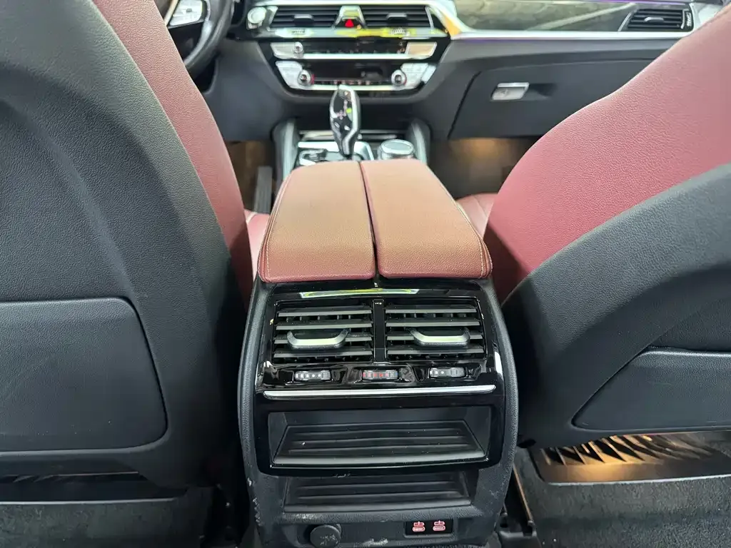 BMW 5 Series 2022 из CN, фото 10