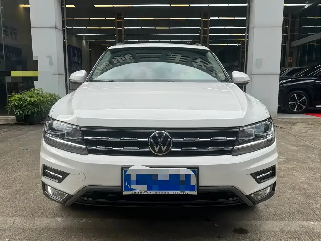 Volkswagen Tiguan L — фото 2