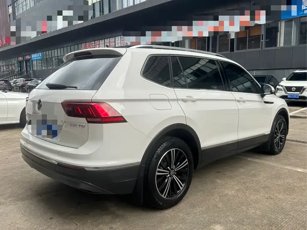 Volkswagen Tiguan L — фото 9