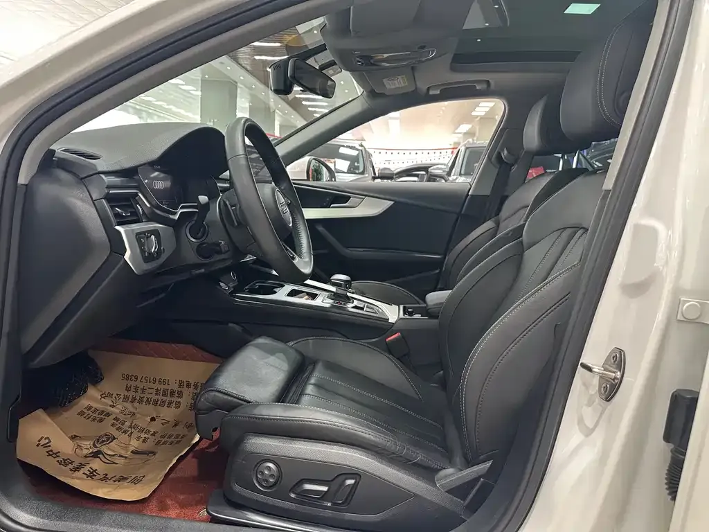 Audi A4L 2021 из CN, фото 5