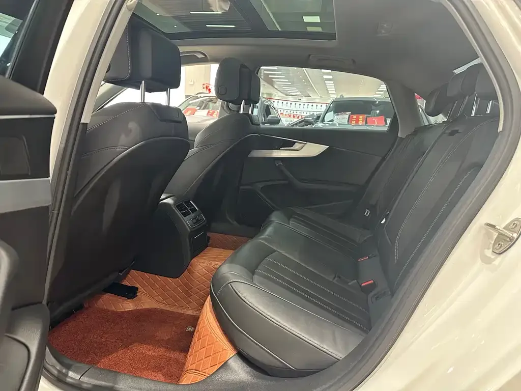Audi A4L 2021 из CN, фото 6