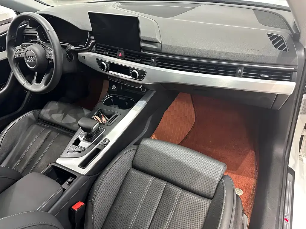 Audi A4L 2021 из CN, фото 8