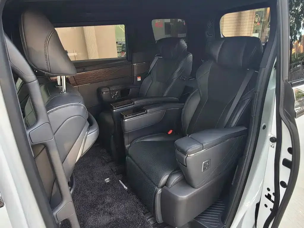 Toyota Alphard 2024 из CN, фото 6