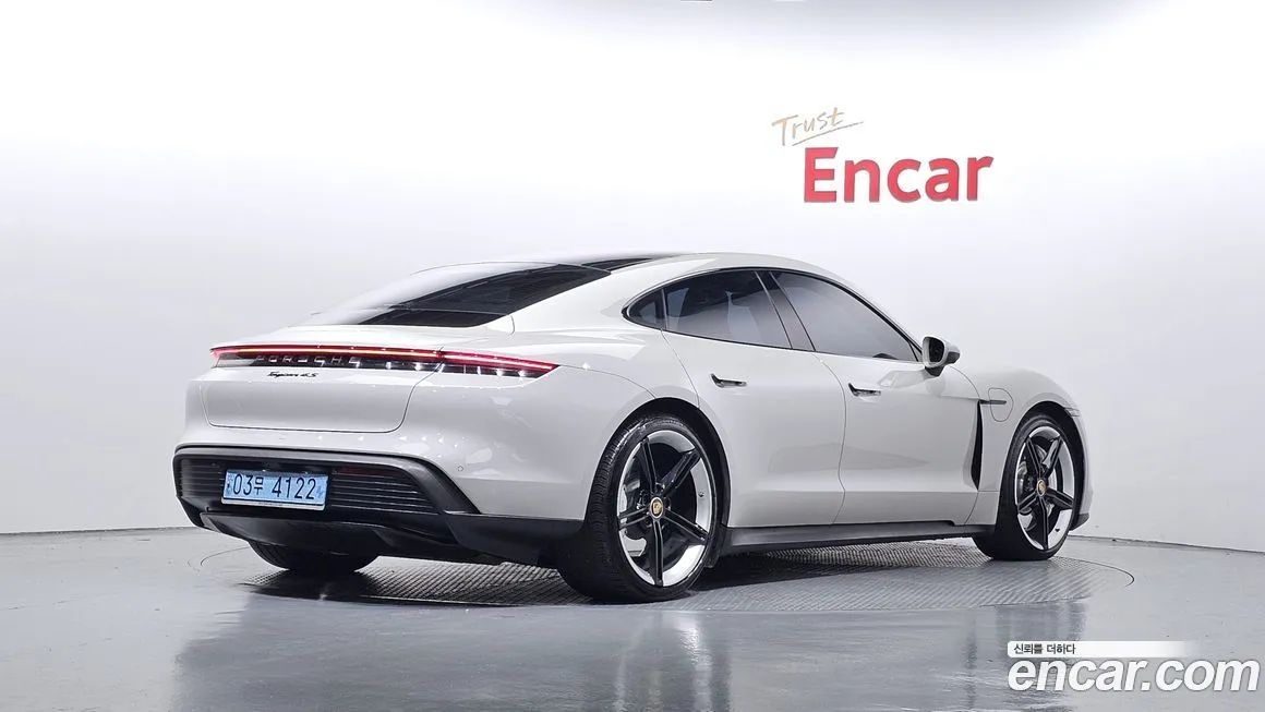 Porsche Taycan 2022 из KR, фото 2