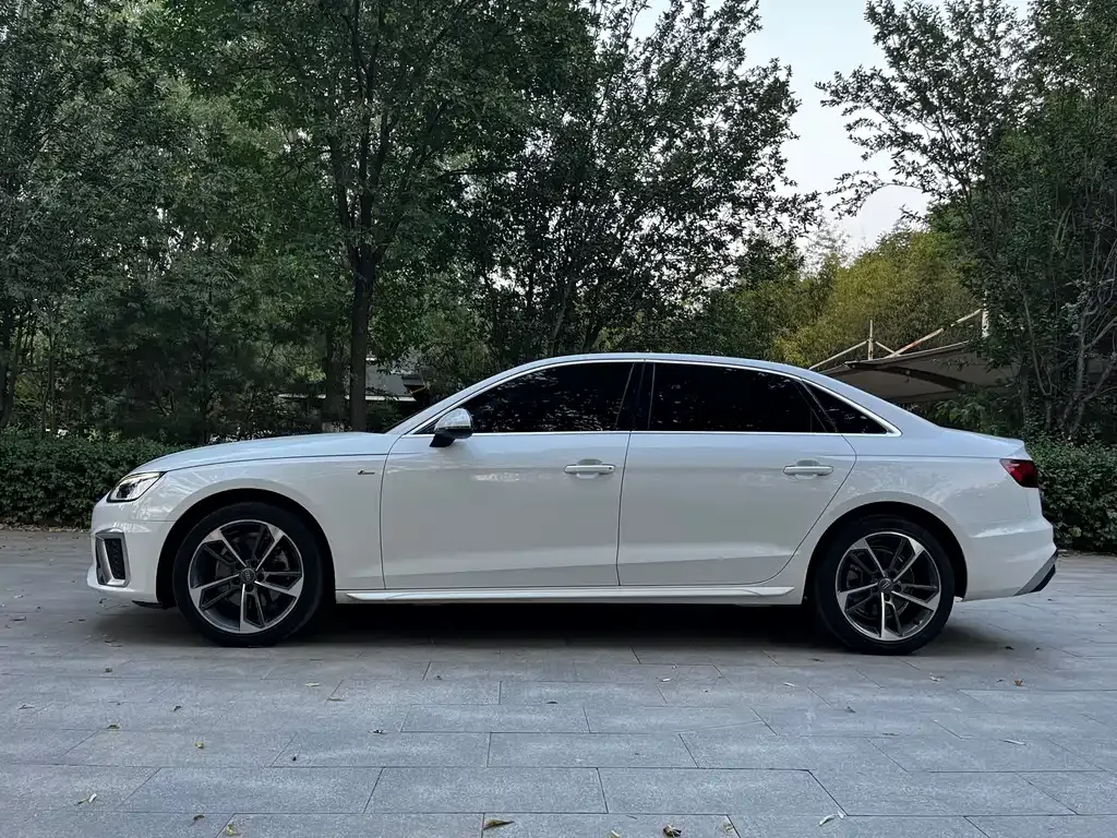 Audi A4L 2021 из CN, фото 2
