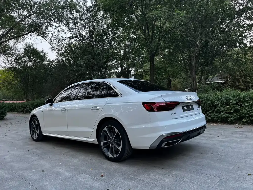 Audi A4L 2021 из CN, фото 3