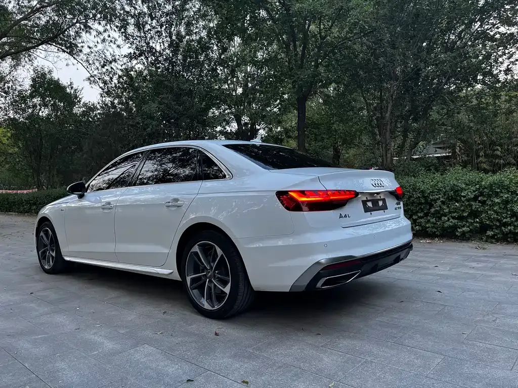 Audi A4L 2021 из CN, фото 4