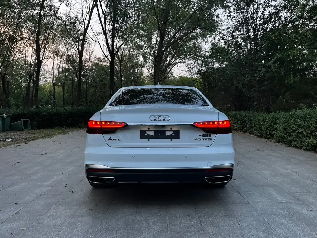 Audi A4L 2021 из CN, фото 5