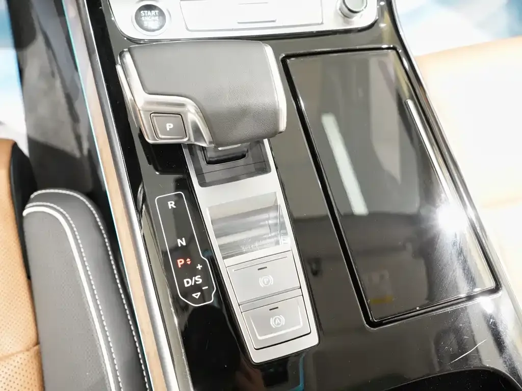 Audi A8 2022 из CN, фото 10