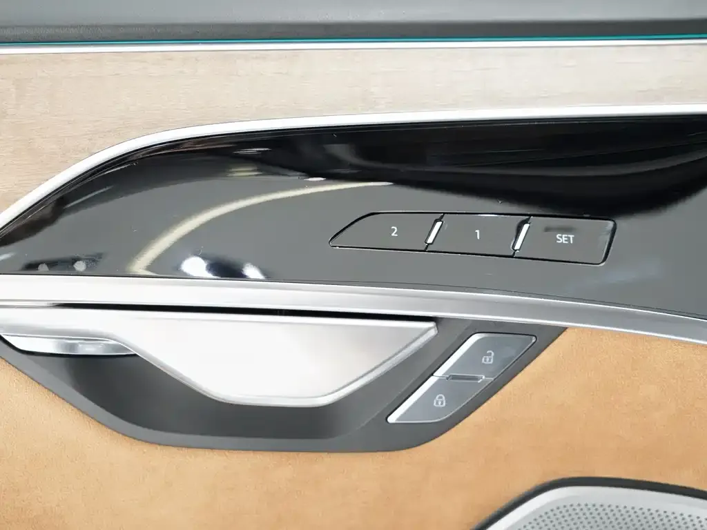 Audi A8 2022 из CN, фото 4