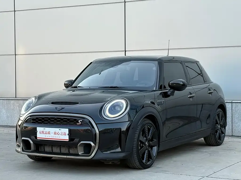 MINI Cooper (3-door) 2023 из CN, фото 1