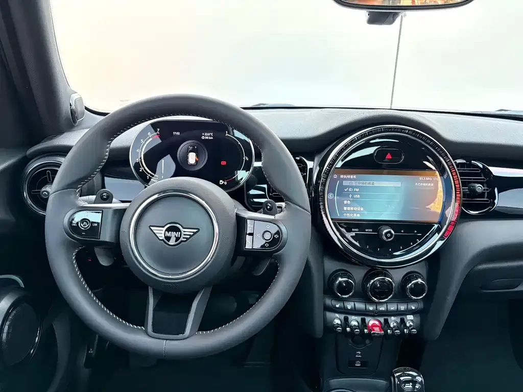 MINI Cooper (3-door) 2023 из CN, фото 10