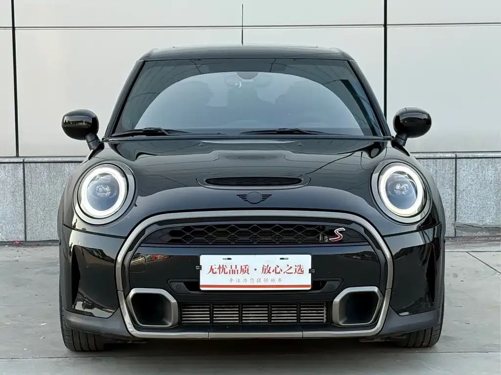 MINI Cooper (3-door) 2023 из CN, фото 2