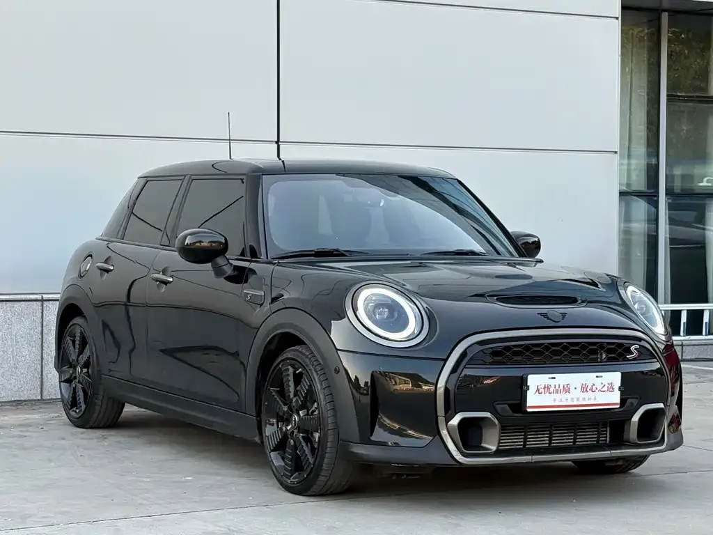 MINI Cooper (3-door) 2023 из CN, фото 3