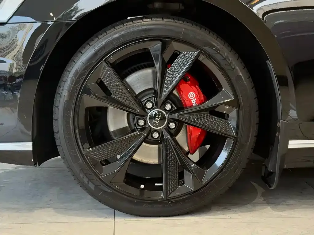 Audi A8 2022 из CN, фото 4
