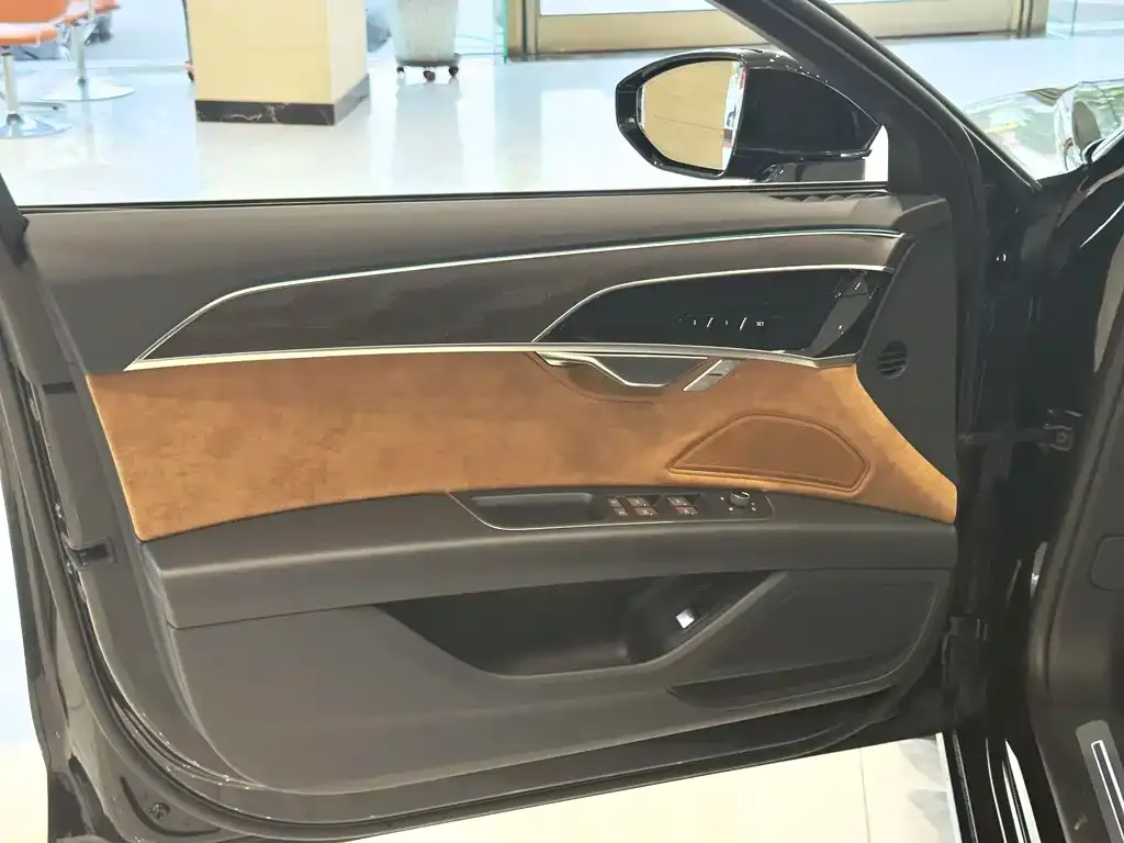 Audi A8 2022 из CN, фото 5