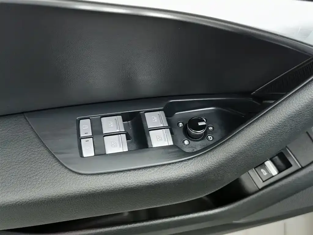 Audi A6L 2024 из CN, фото 9