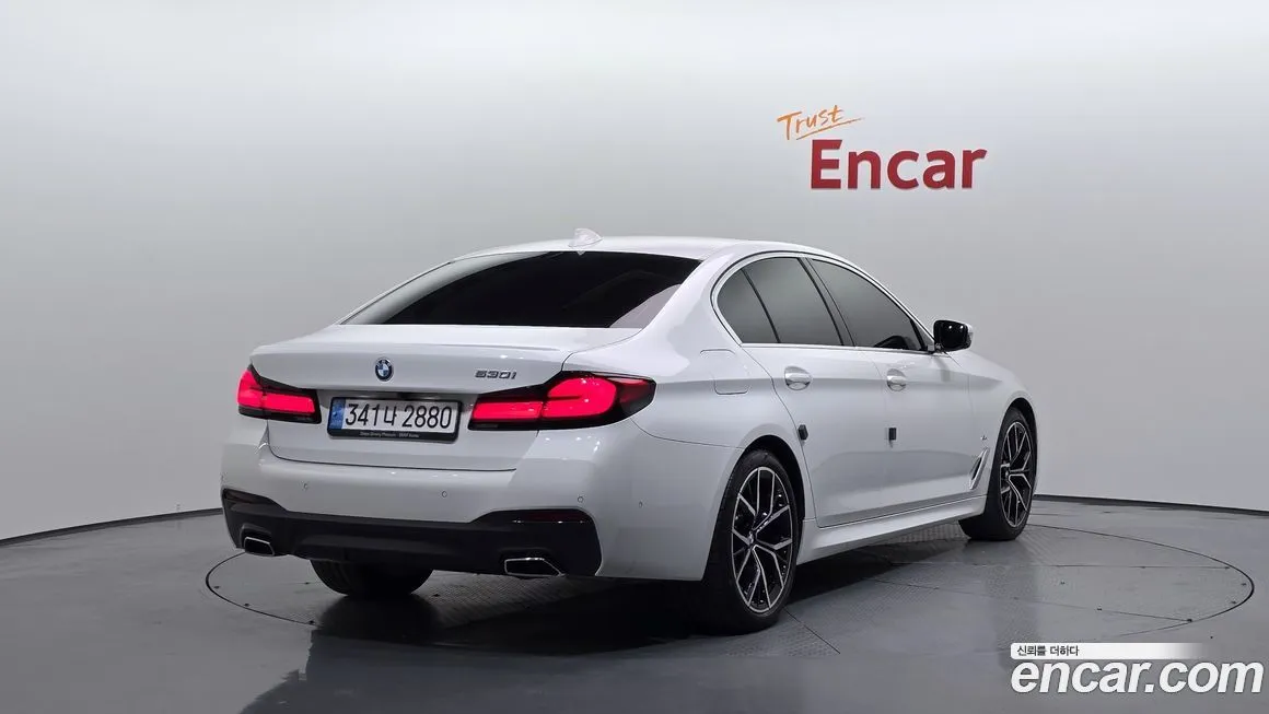 BMW 5-Series 2023 из KR, фото 2