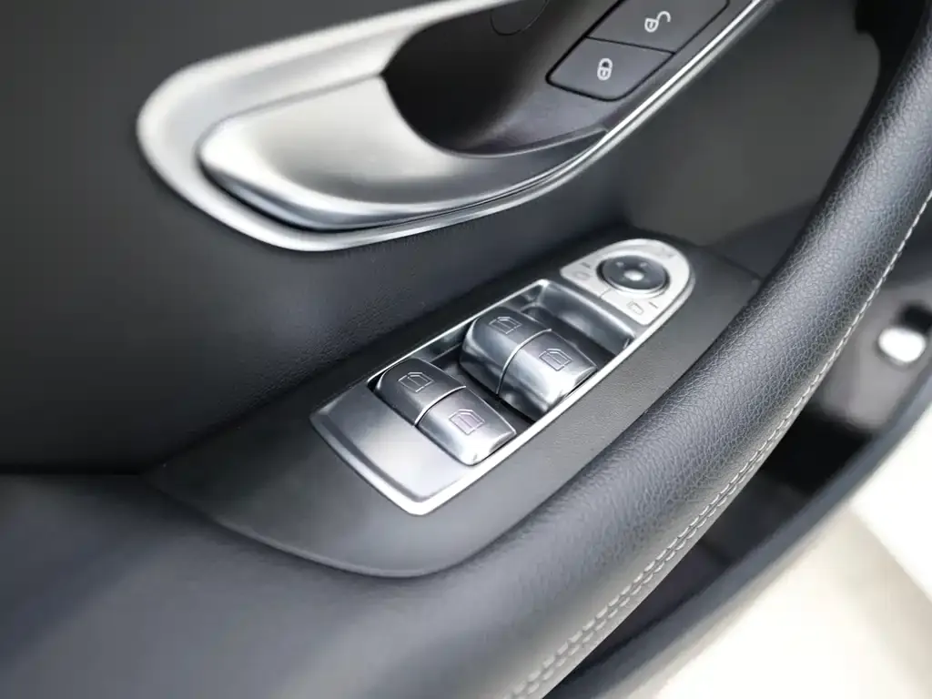 Mercedes-Benz E-Class (Import) — фото 8