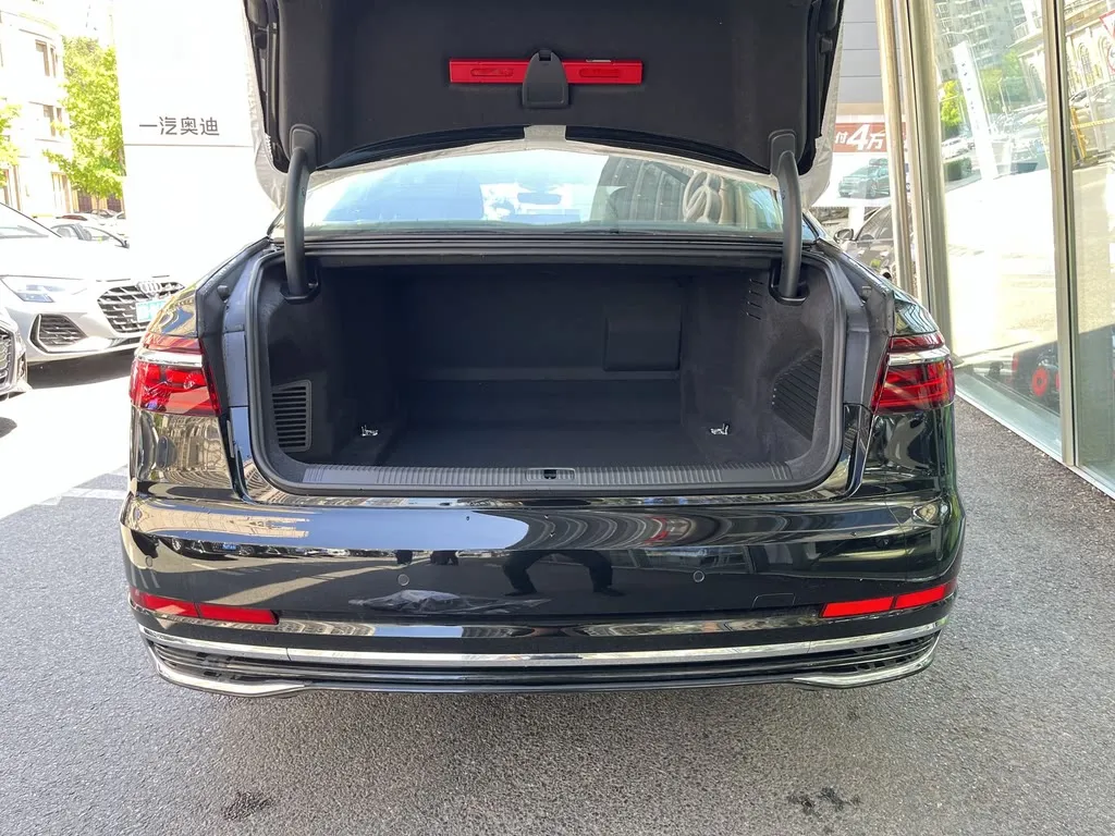 Audi A8 2025 из CN, фото 6
