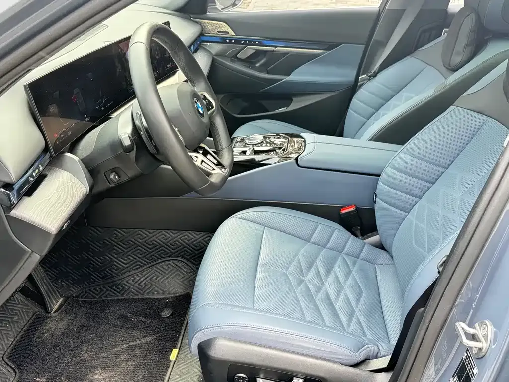 BMW 5 Series 2024 из CN, фото 4