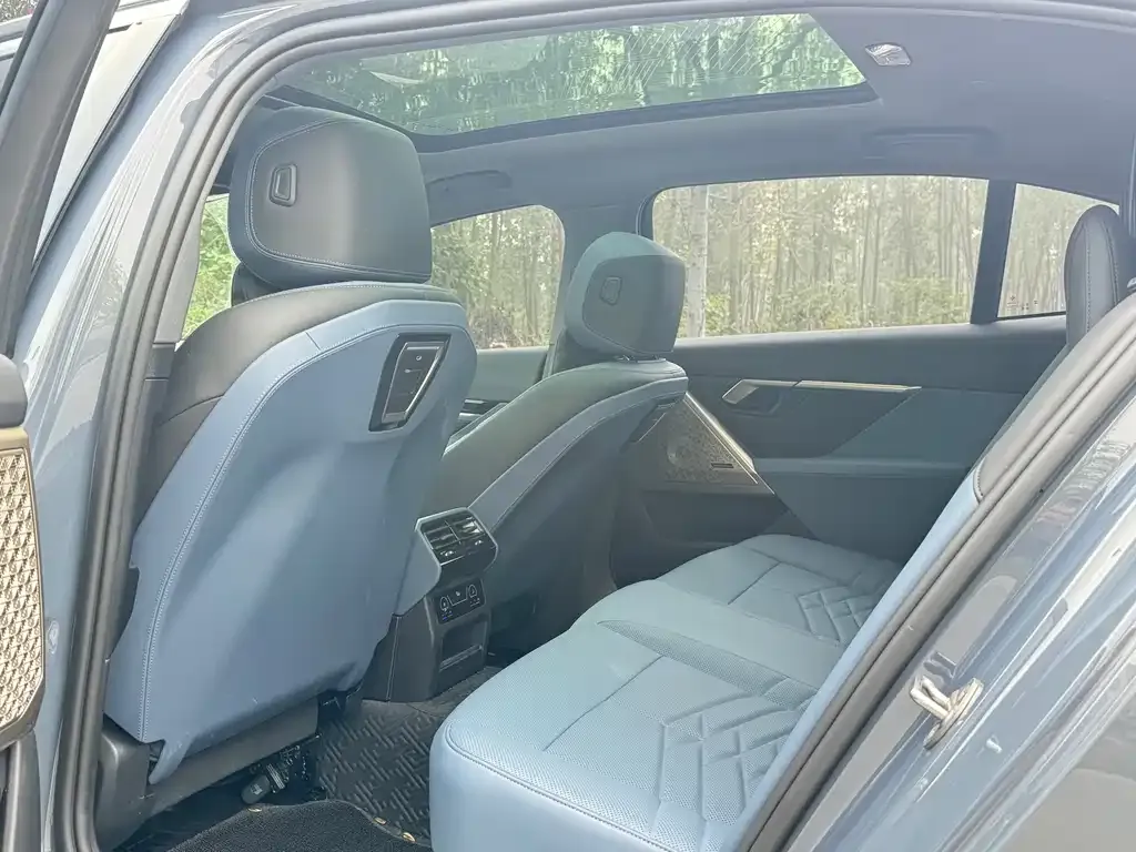 BMW 5 Series 2024 из CN, фото 5