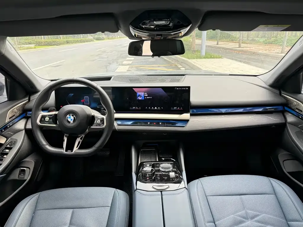 BMW 5 Series 2024 из CN, фото 6