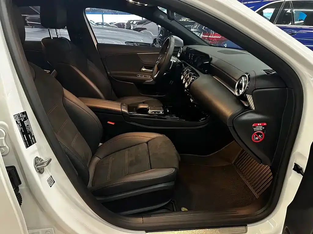 Mercedes-Benz A-Class 2023 из CN, фото 9