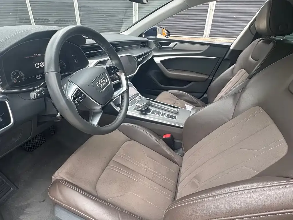 Audi A7L 2022 из CN, фото 5