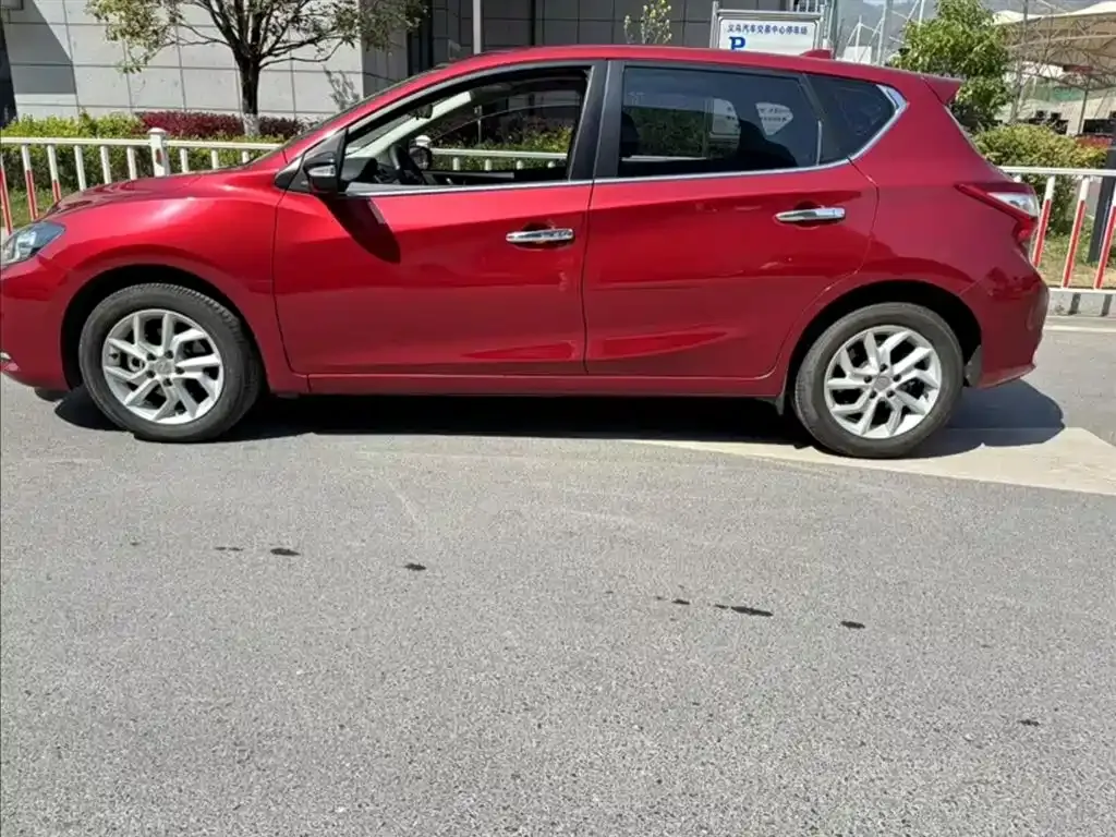 Nissan Tiida 2023 из CN, фото 4