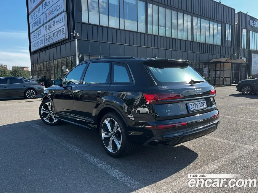Audi Q7 2023 из KR, фото 2