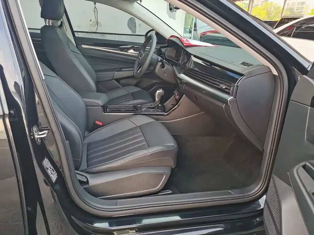 Volkswagen Passat 2024 из CN, фото 10