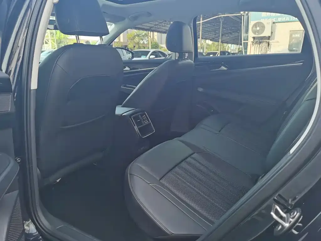 Volkswagen Passat 2024 из CN, фото 8