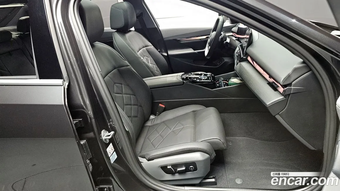 BMW 5-Series 2024 из KR, фото 10