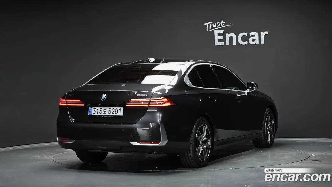 BMW 5-Series 2024 из KR, фото 2