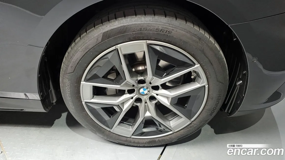 BMW 5-Series 2024 из KR, фото 5