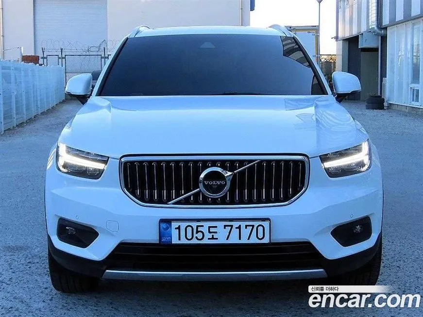 Volvo XC40 — фото 1