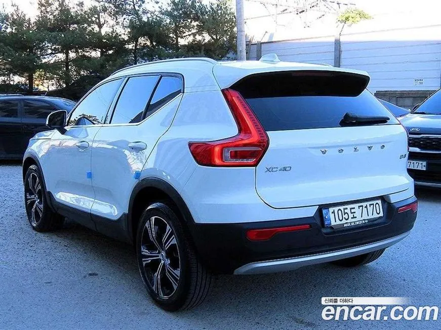 Volvo XC40 — фото 3