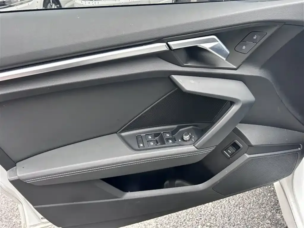 Audi A3 2023 из CN, фото 2
