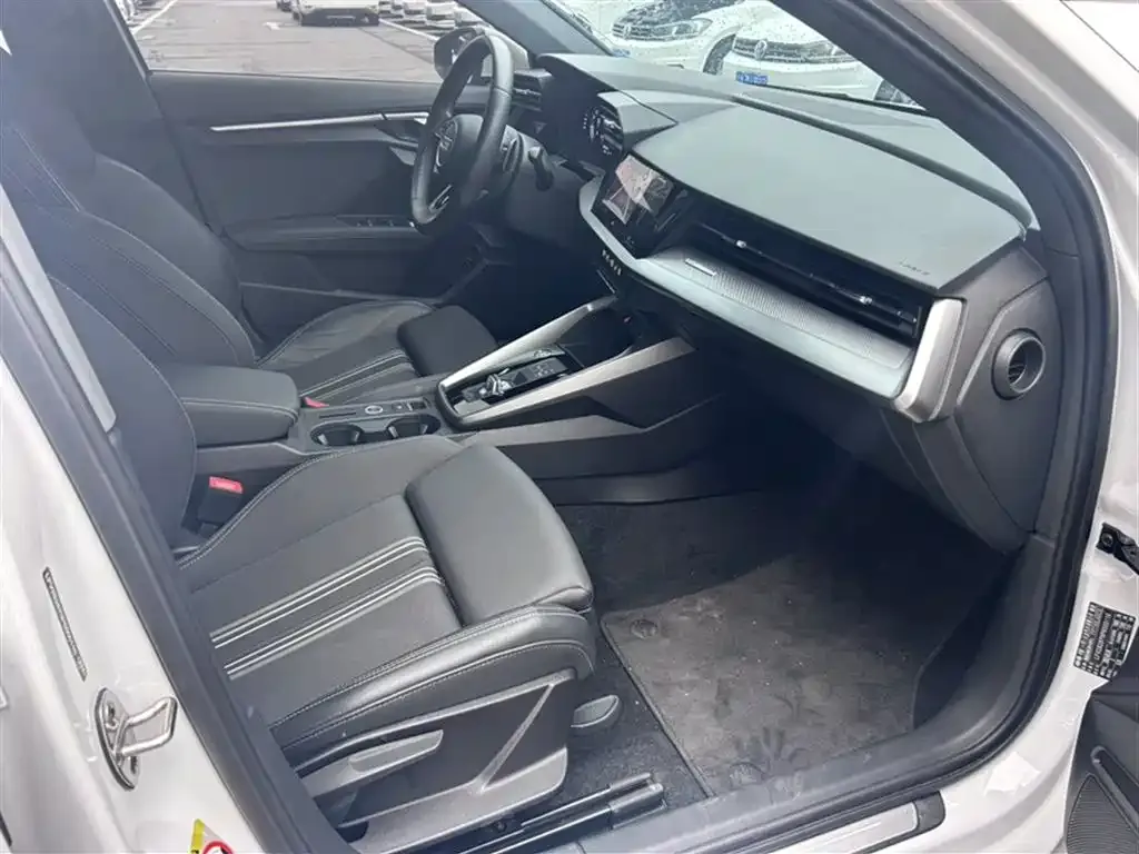 Audi A3 2023 из CN, фото 4