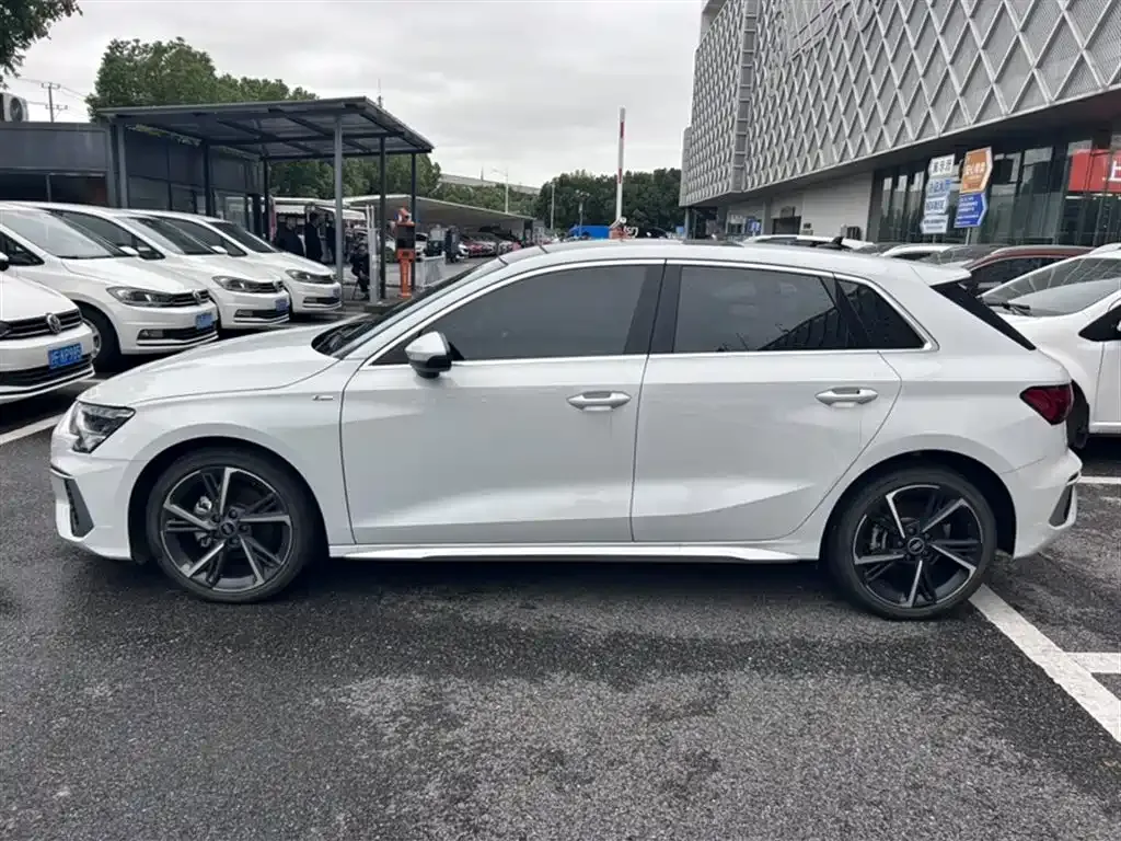 Audi A3 2023 из CN, фото 8