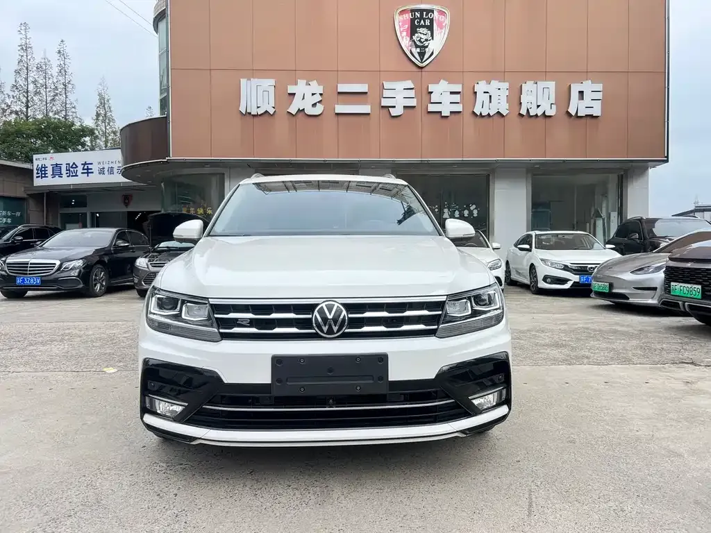 Volkswagen Tiguan L — фото 2
