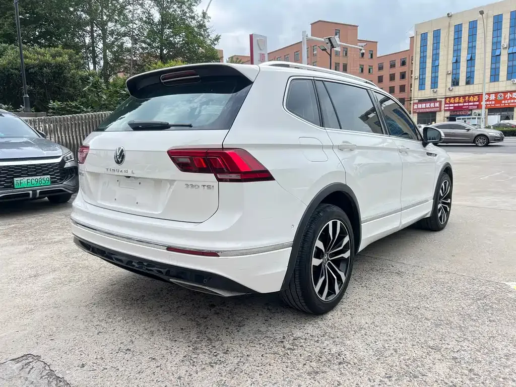 Volkswagen Tiguan L — фото 4