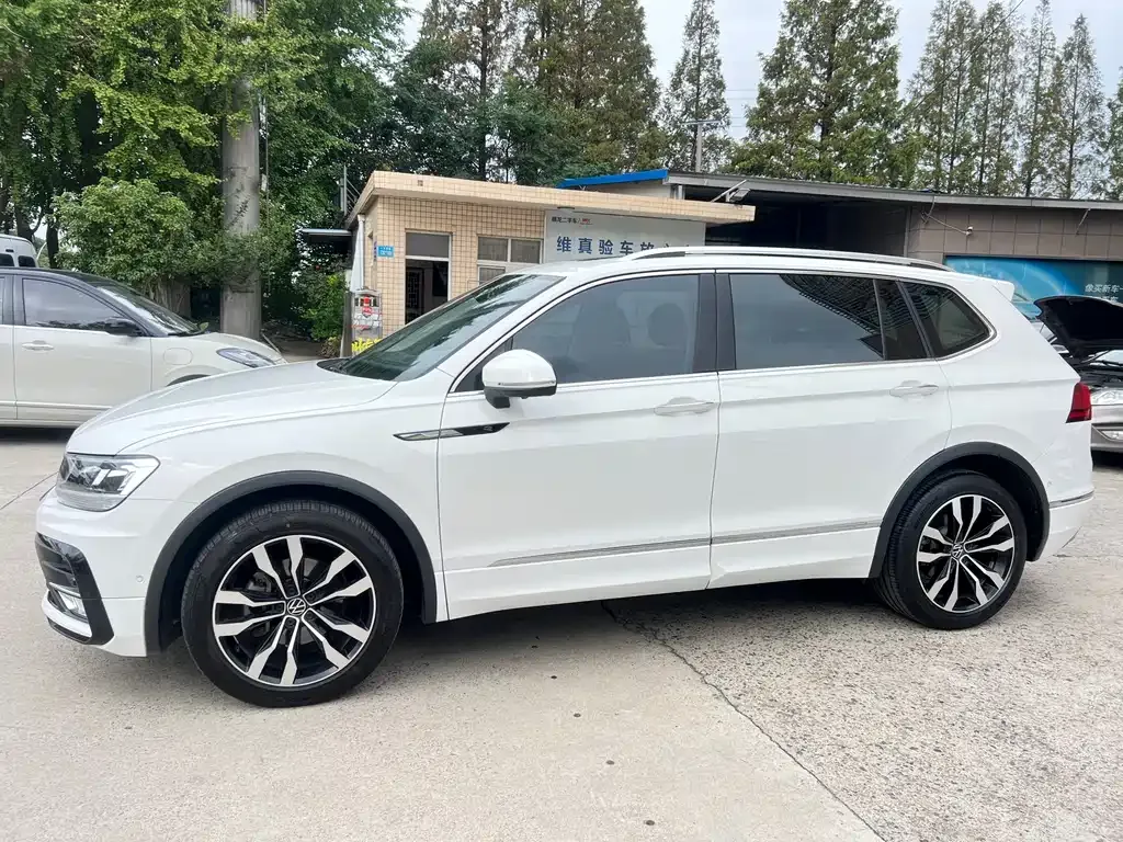 Volkswagen Tiguan L — фото 5