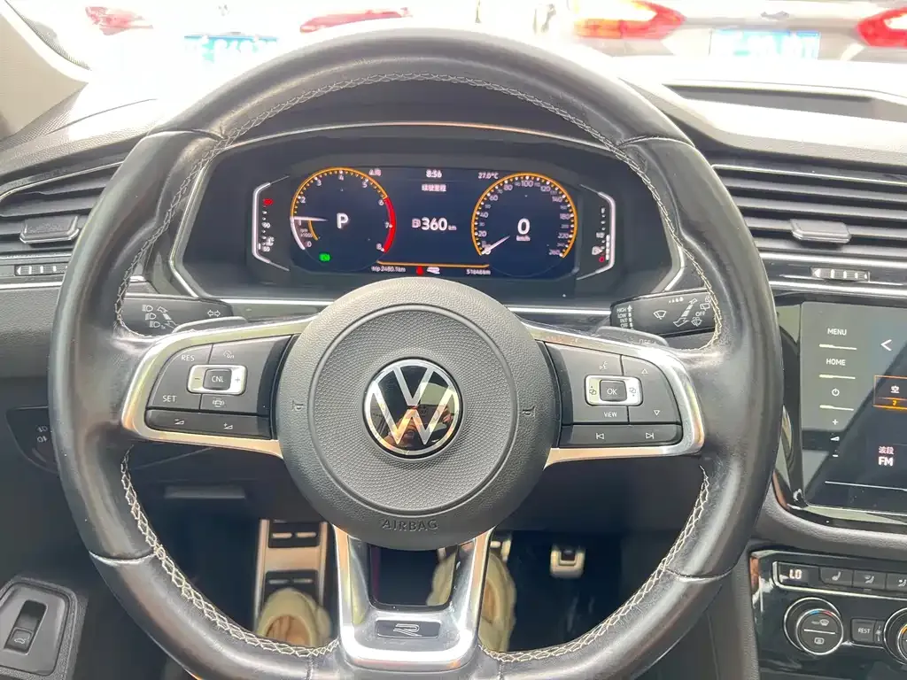 Volkswagen Tiguan L — фото 7